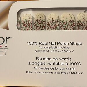 Color Street Festive Glitter Nail Strips UNDER THE MISTLETOE